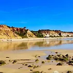 2 Quartos, 350m Olhos D'água, G